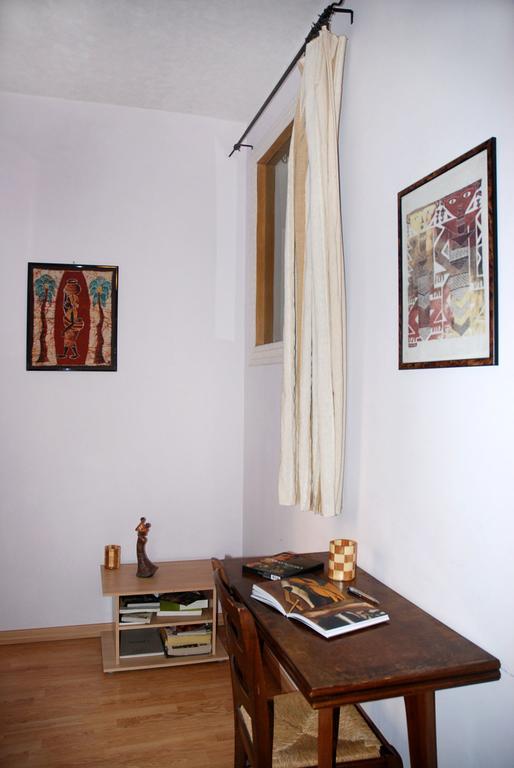 Appartamento Nei Colori Apartment At 2 Stops From Colosseum
