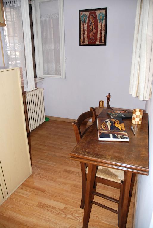 Appartamento Nei Colori Apartment At 2 Stops From Colosseum *