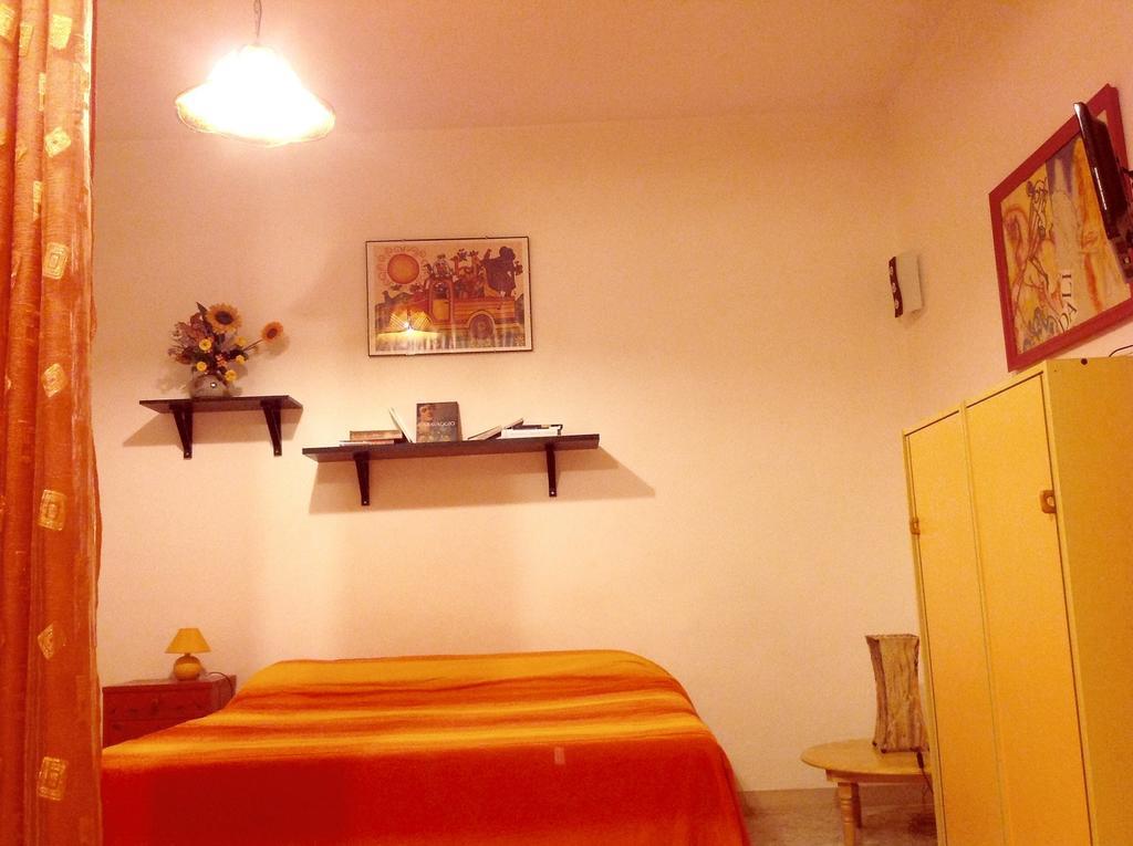Nei Colori Apartment At 2 Stops From Colosseum Roma