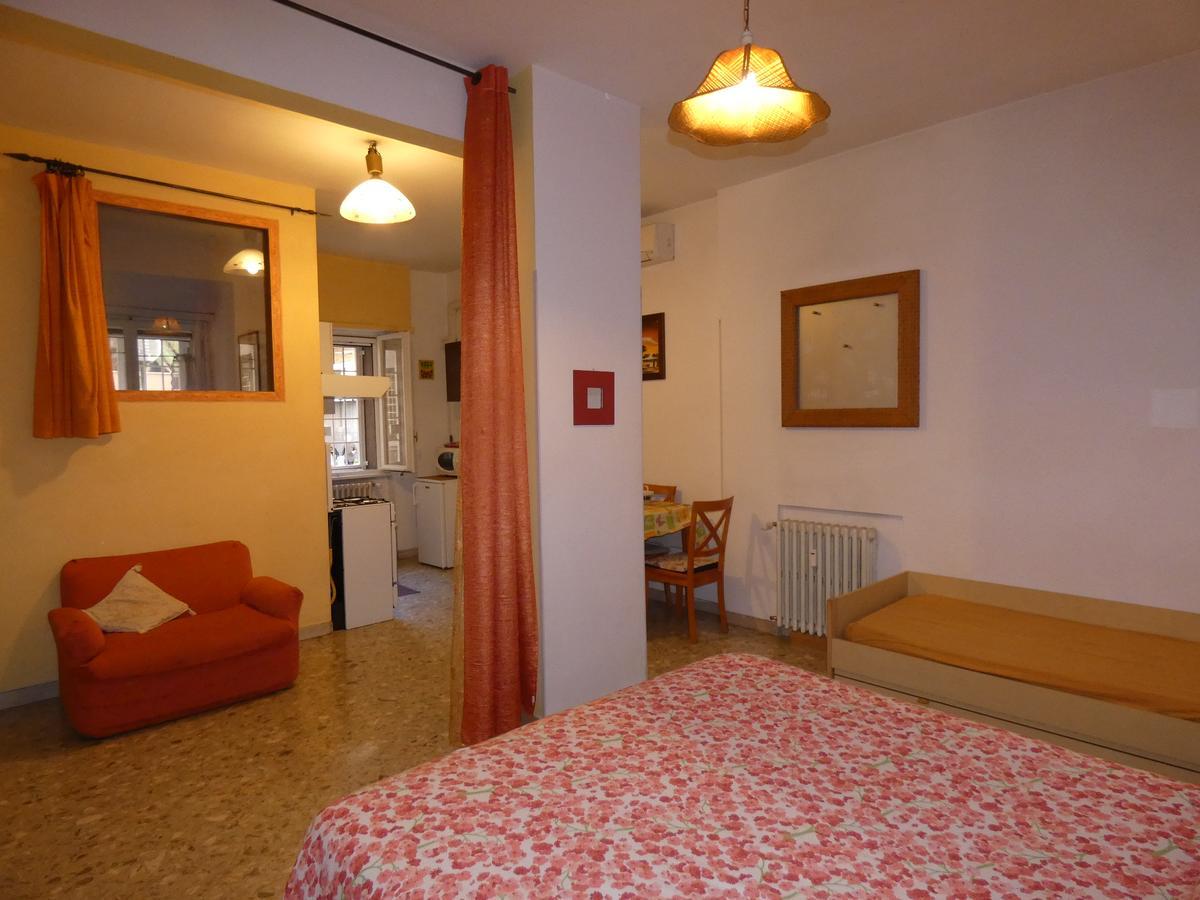 Appartamento Nei Colori Apartment At 2 Stops From Colosseum
