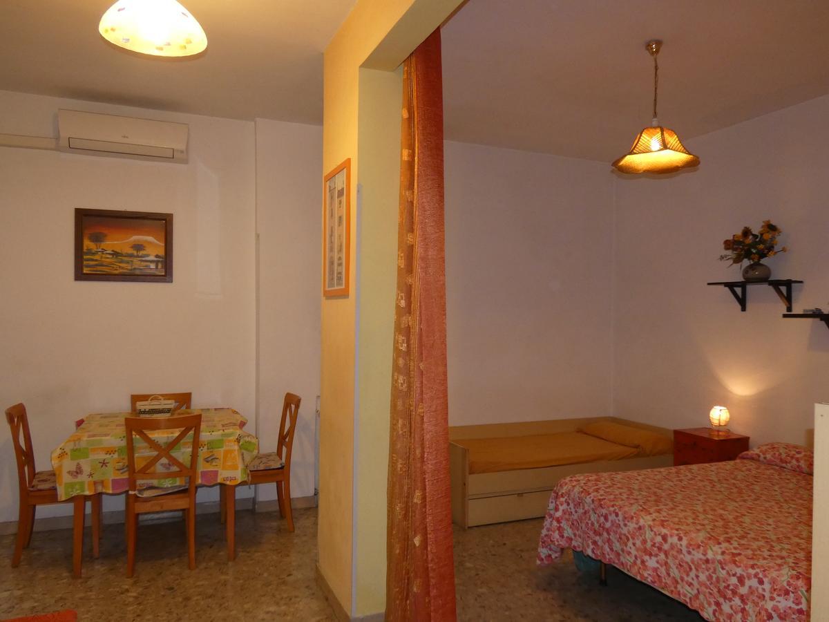Appartamento Nei Colori Apartment At 2 Stops From Colosseum *