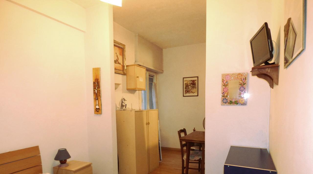 Nei Colori Apartment At 2 Stops From Colosseum Appartamento Roma